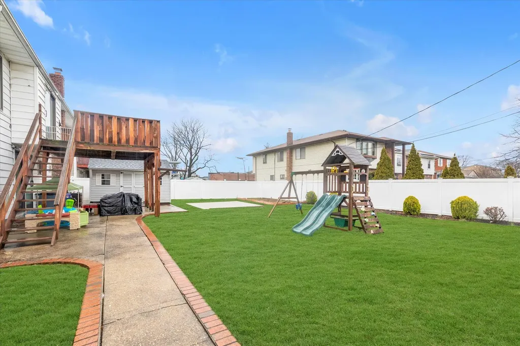 57 Cheslan Court Oceanside NY 11572