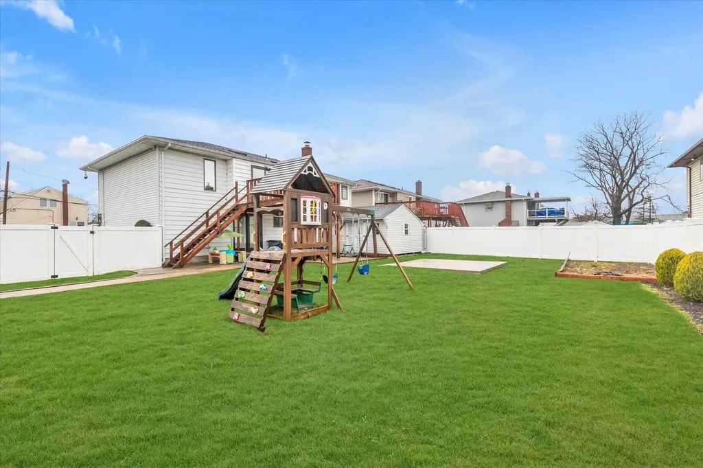 57 Cheslan Court Oceanside NY 11572