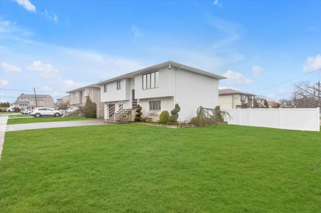 57 Cheslan Court Oceanside NY 11572
