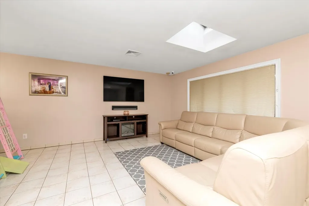 57 Cheslan Court Oceanside NY 11572