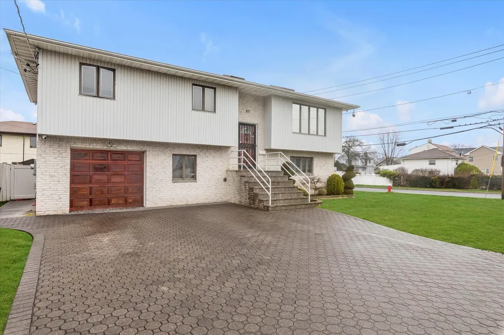 57 Cheslan Court Oceanside NY 11572