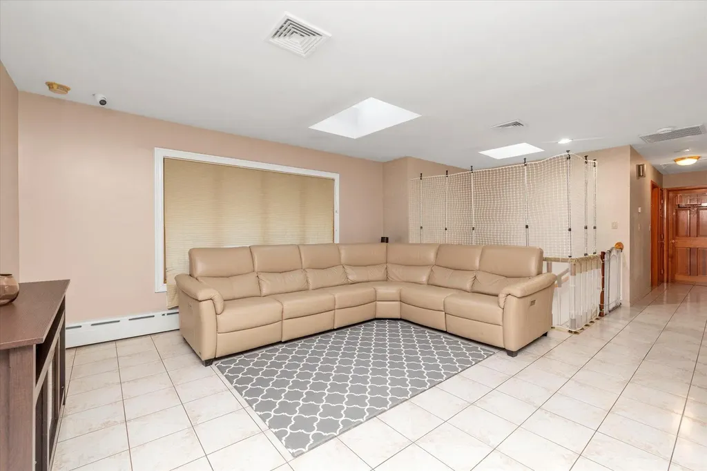 57 Cheslan Court Oceanside NY 11572