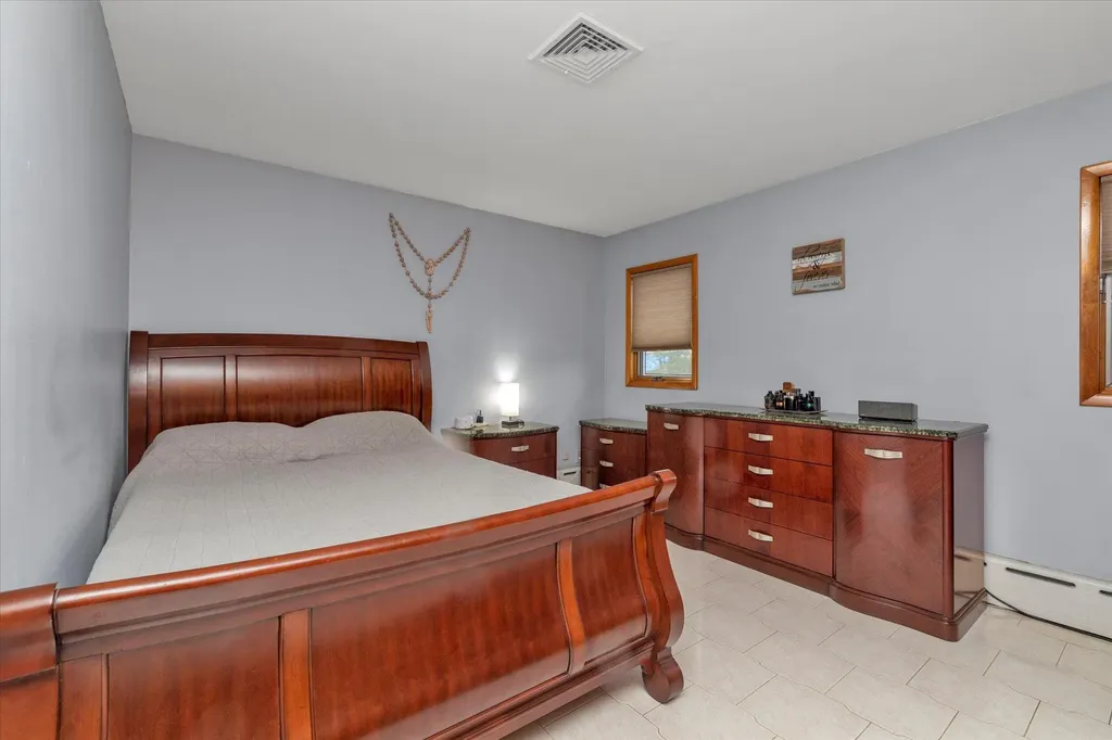 57 Cheslan Court Oceanside NY 11572