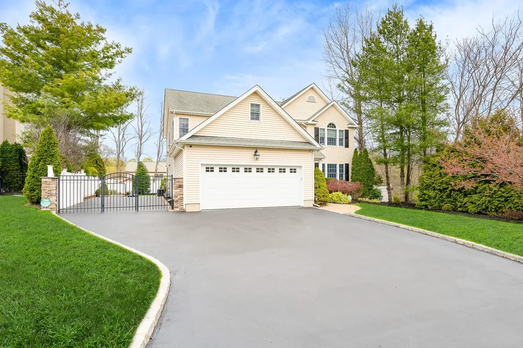 14 Franciscan Lane Smithtown NY 11787