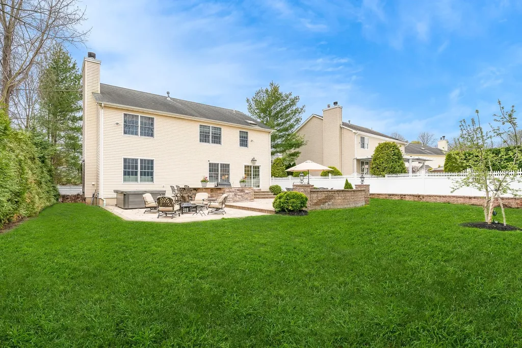 14 Franciscan Lane Smithtown NY 11787