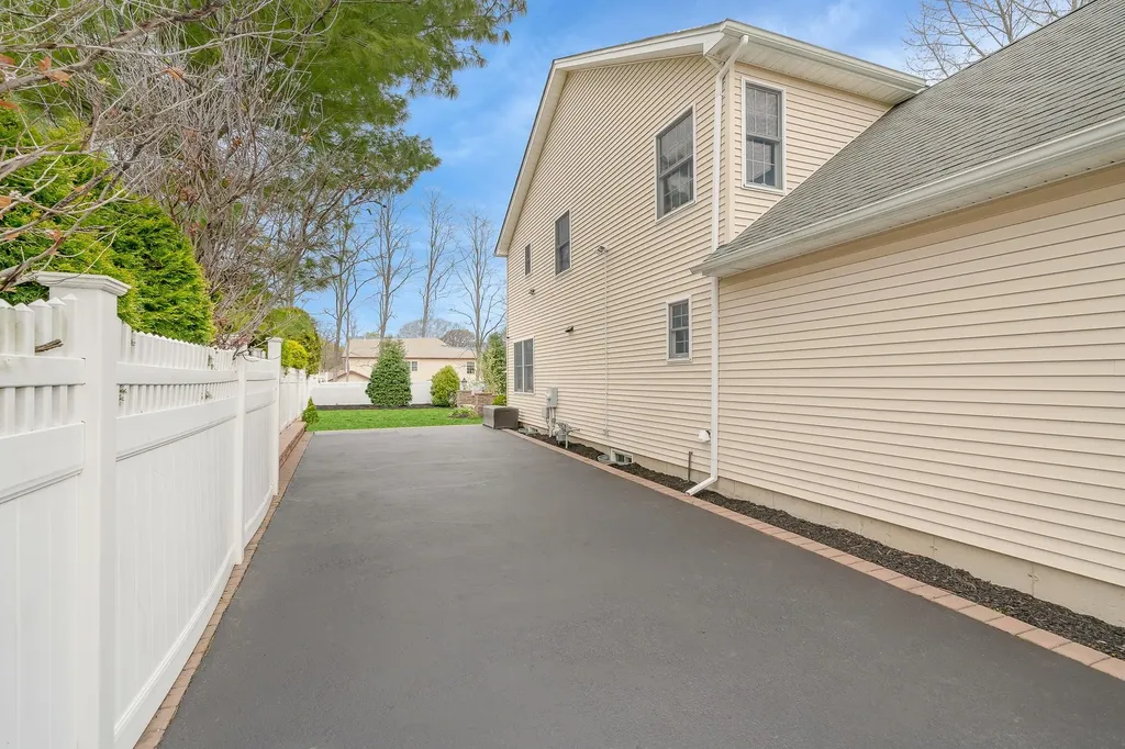 14 Franciscan Lane Smithtown NY 11787