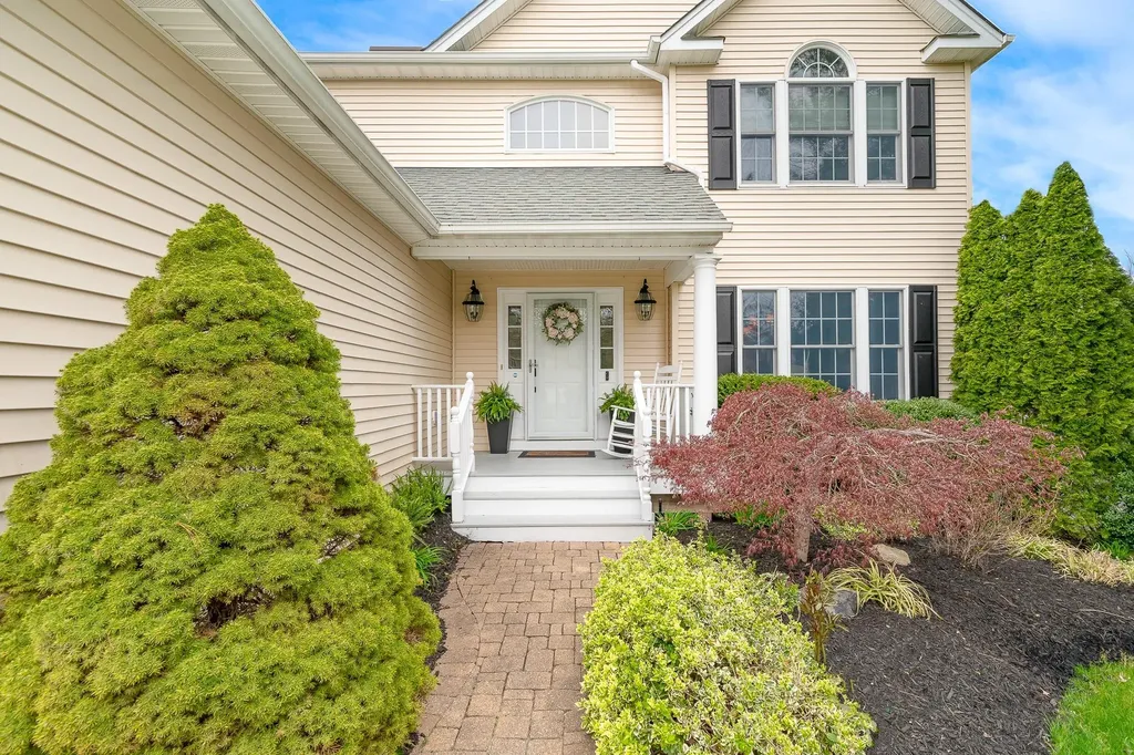 14 Franciscan Lane Smithtown NY 11787