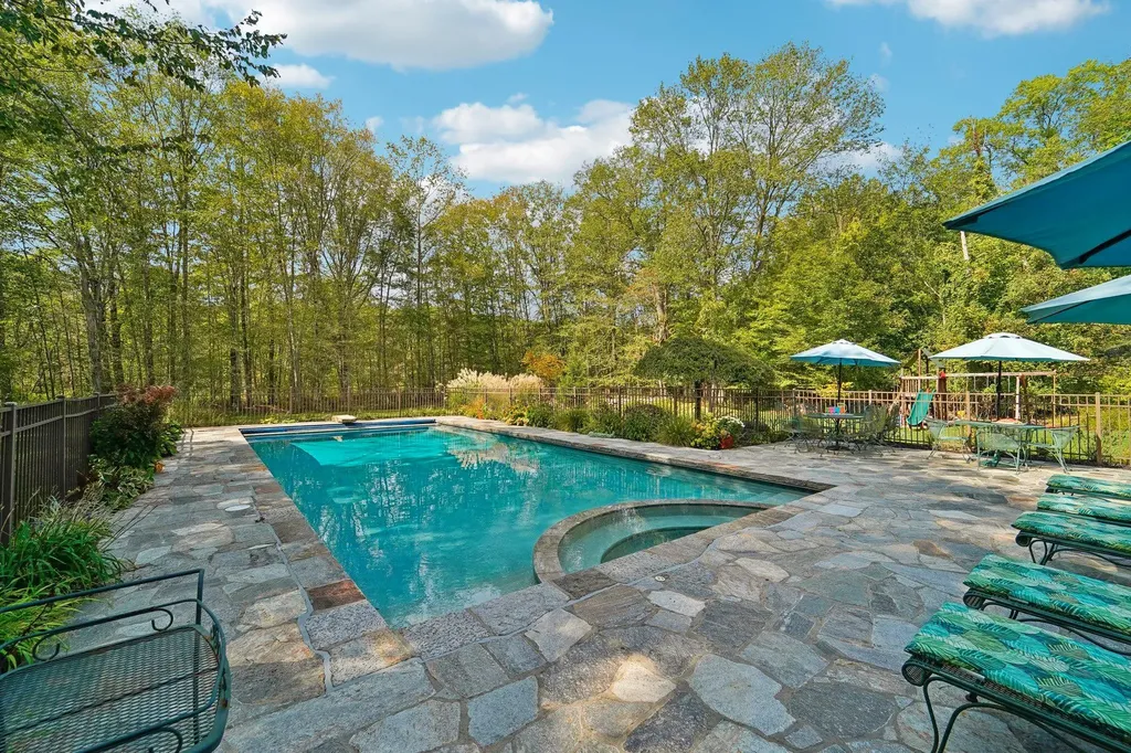 5 Camberra Drive Suffern NY 10901