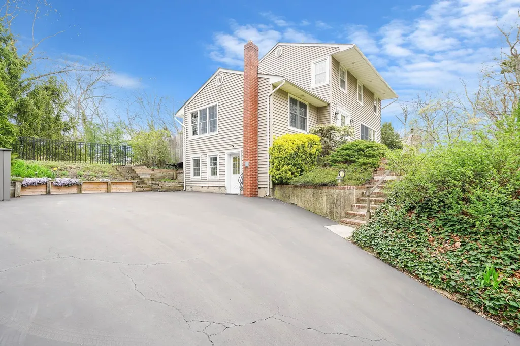 3 Standish Place Smithtown NY 11787