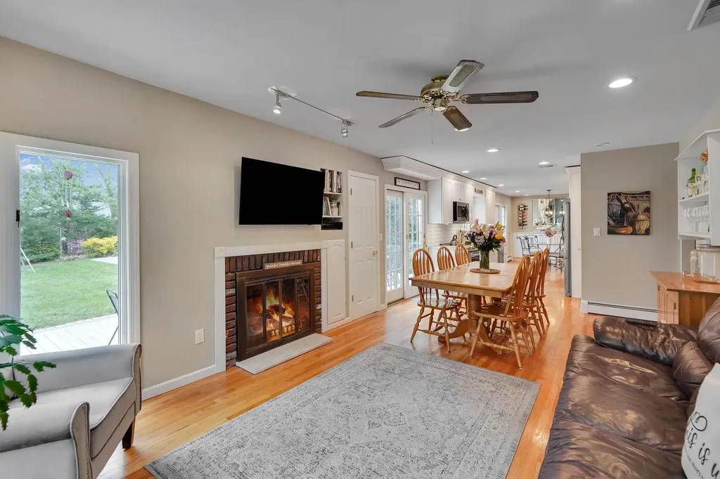 3 Standish Place Smithtown NY 11787