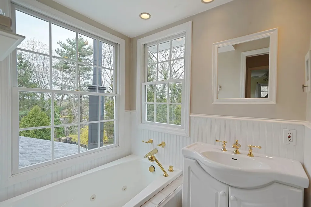 3 Standish Place Smithtown NY 11787