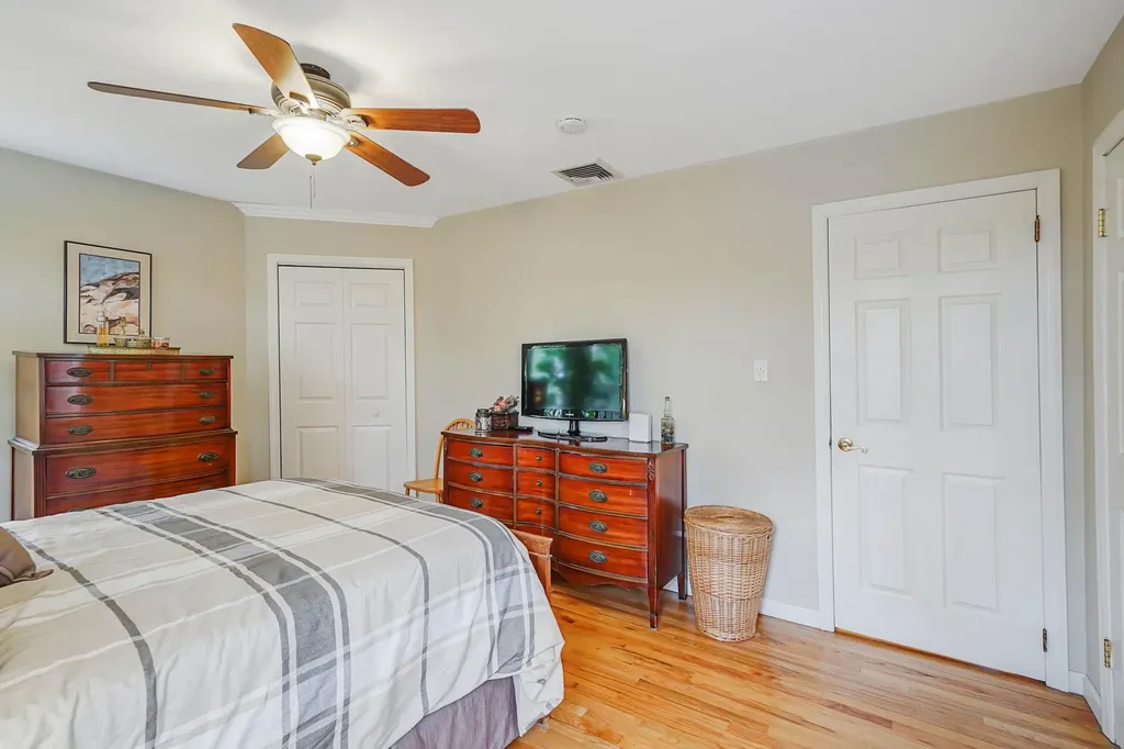 3 Standish Place Smithtown NY 11787