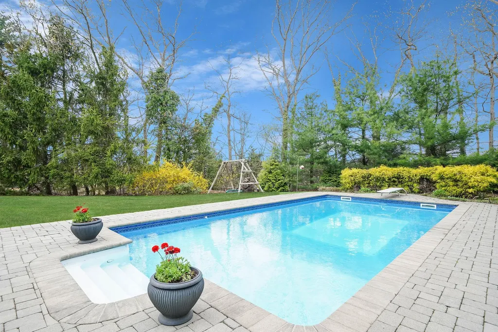 3 Standish Place Smithtown NY 11787