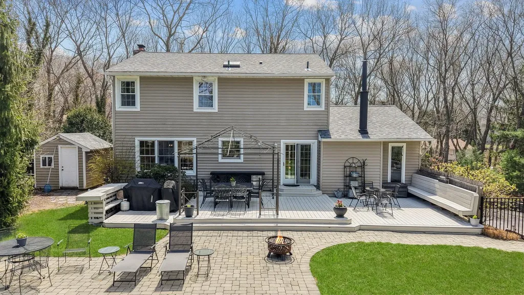 3 Standish Place Smithtown NY 11787