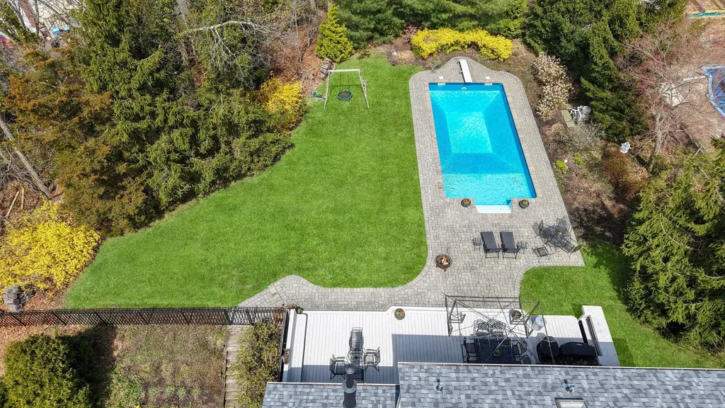 3 Standish Place Smithtown NY 11787