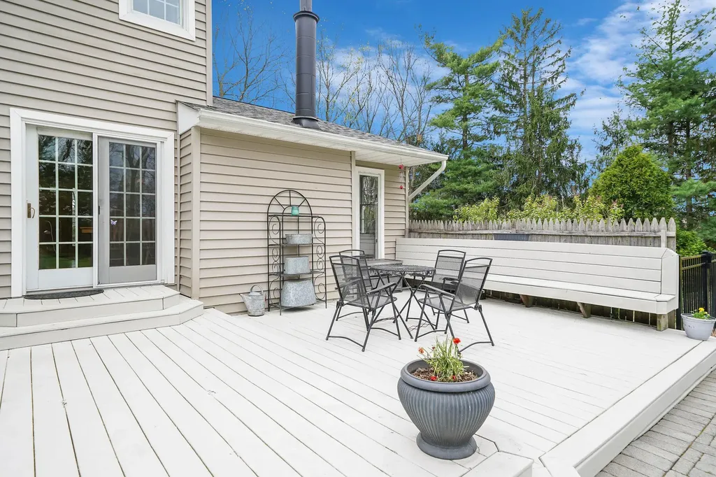 3 Standish Place Smithtown NY 11787