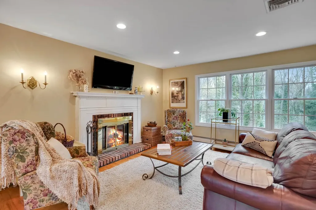 3 Standish Place Smithtown NY 11787