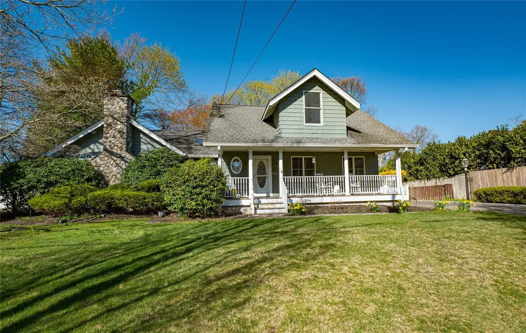 527 Lombardy Boulevard Brightwaters NY 11718