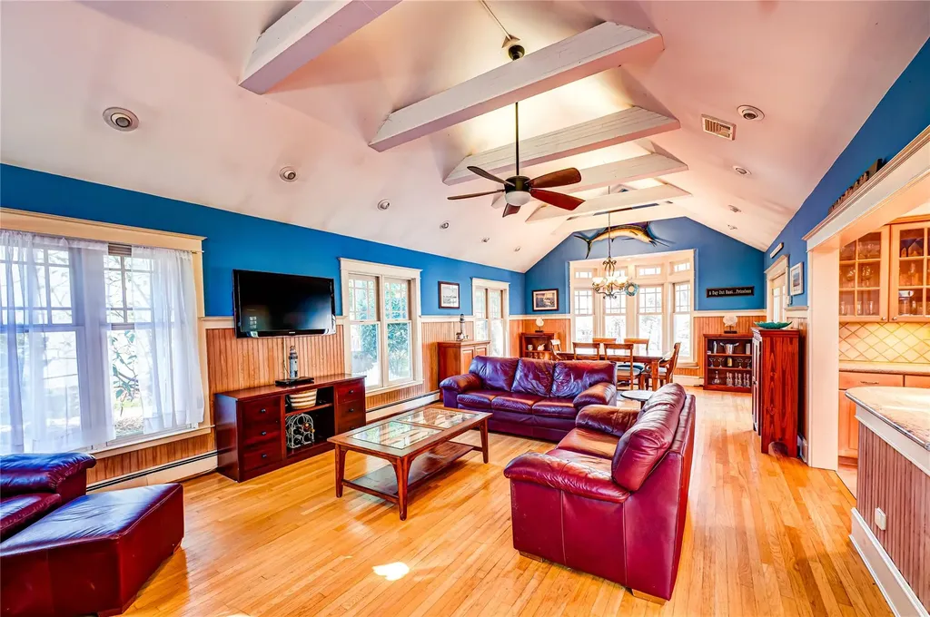 527 Lombardy Boulevard Brightwaters NY 11718
