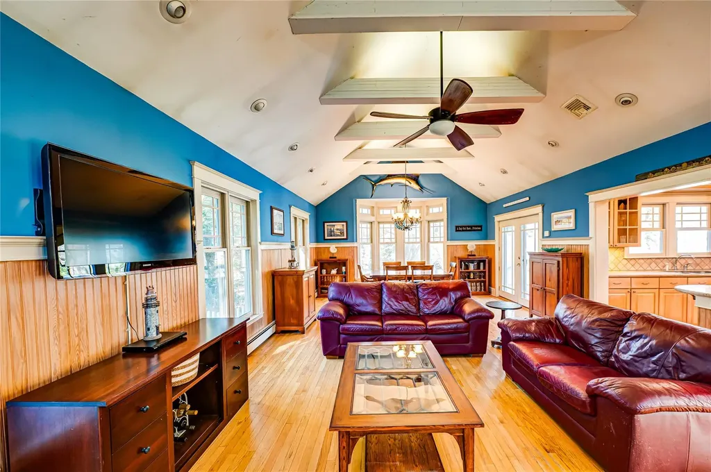 527 Lombardy Boulevard Brightwaters NY 11718