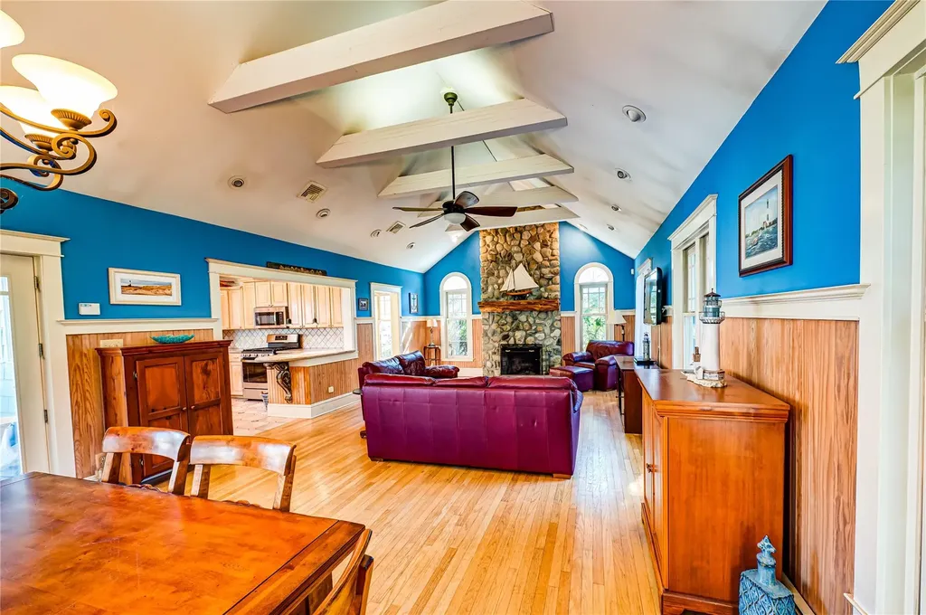 527 Lombardy Boulevard Brightwaters NY 11718