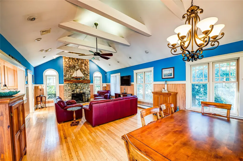 527 Lombardy Boulevard Brightwaters NY 11718
