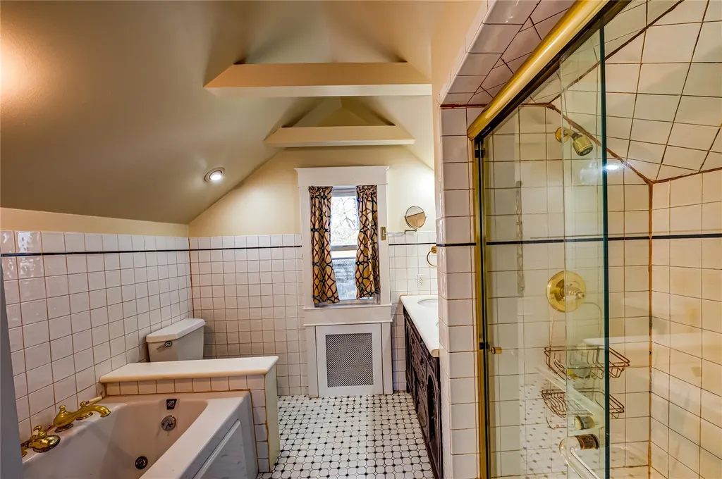 527 Lombardy Boulevard Brightwaters NY 11718