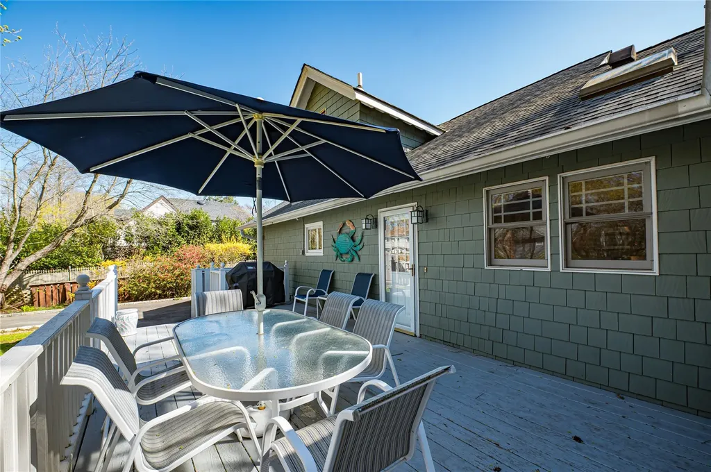 527 Lombardy Boulevard Brightwaters NY 11718