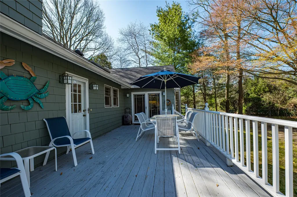 527 Lombardy Boulevard Brightwaters NY 11718