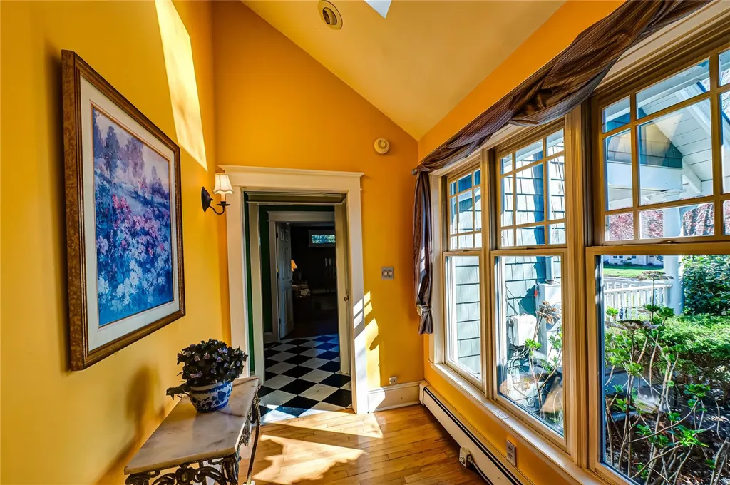 527 Lombardy Boulevard Brightwaters NY 11718