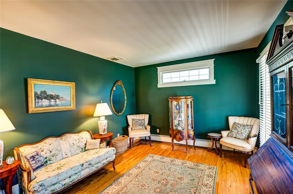 527 Lombardy Boulevard Brightwaters NY 11718