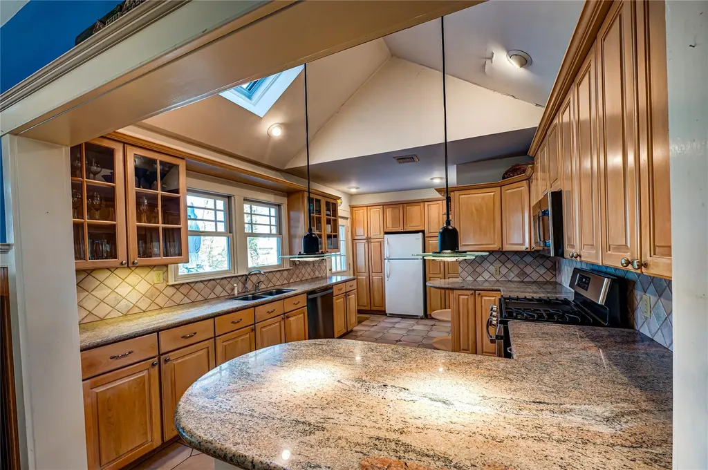 527 Lombardy Boulevard Brightwaters NY 11718