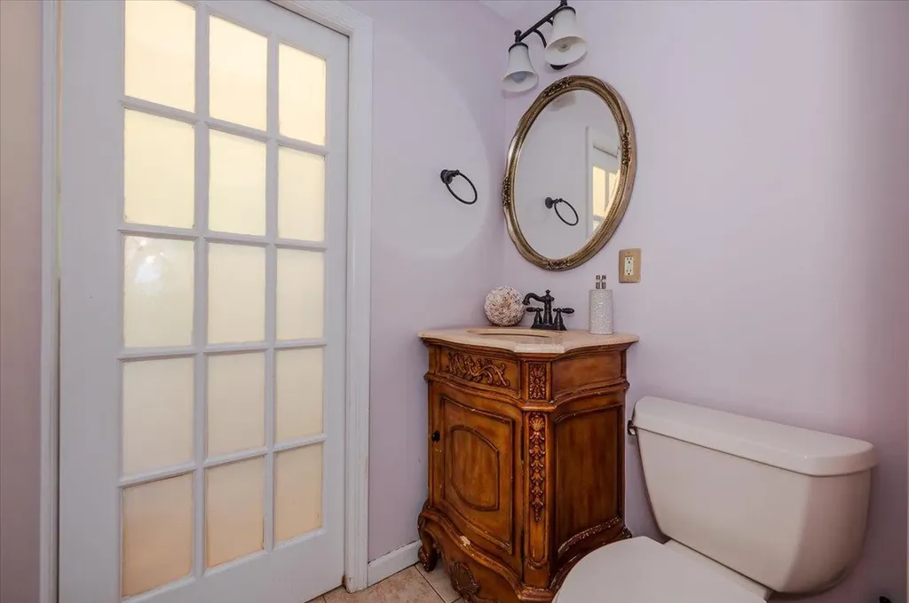 16 Roxbury Lane Massapequa NY 11758