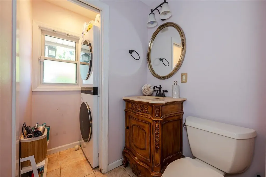 16 Roxbury Lane Massapequa NY 11758