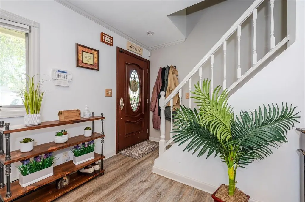 16 Roxbury Lane Massapequa NY 11758