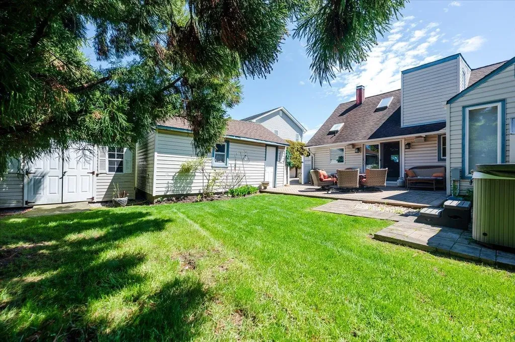 16 Roxbury Lane Massapequa NY 11758