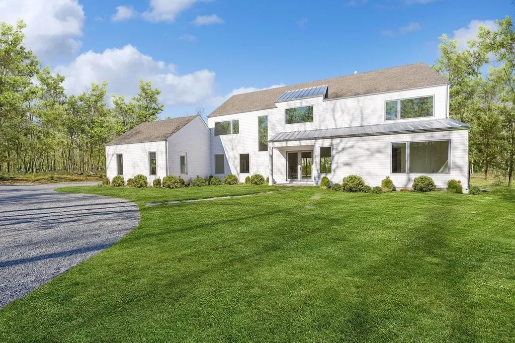 10 Broadwood Court East Hampton NY 11975