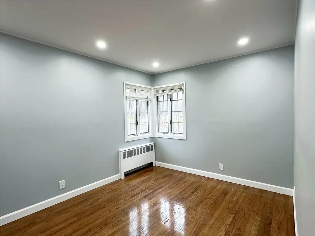 6 Rex Court Mineola NY 11501