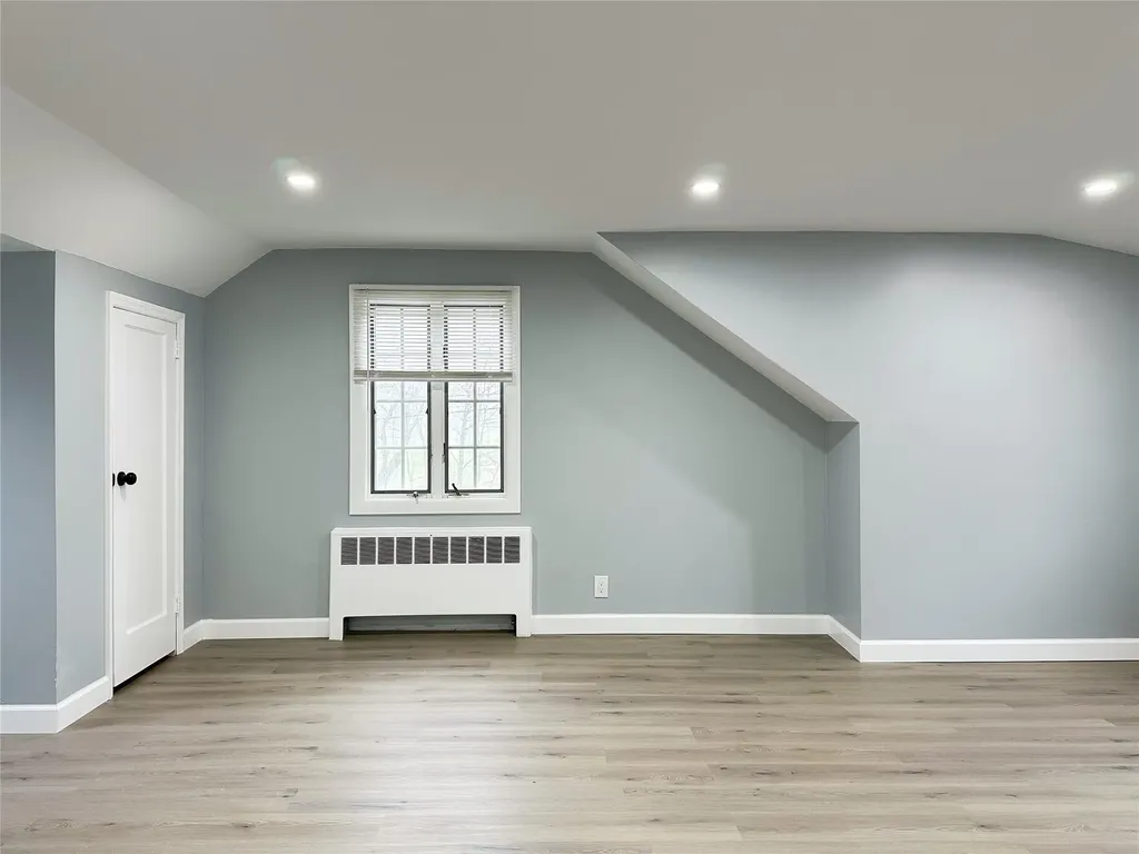 6 Rex Court Mineola NY 11501