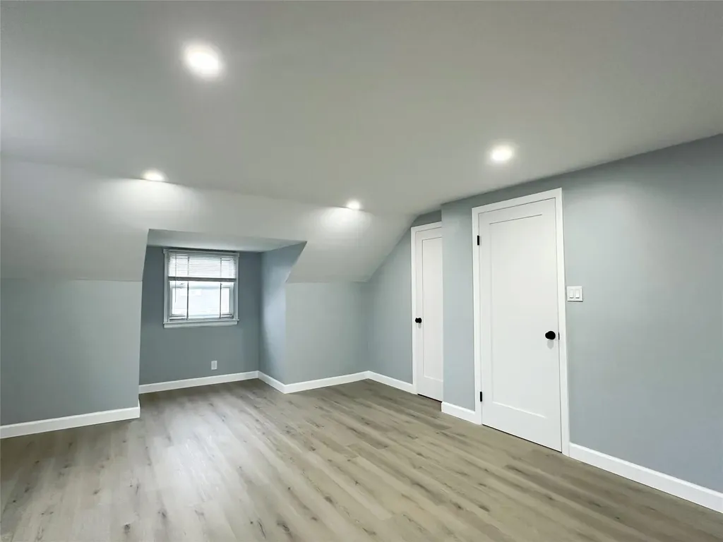 6 Rex Court Mineola NY 11501