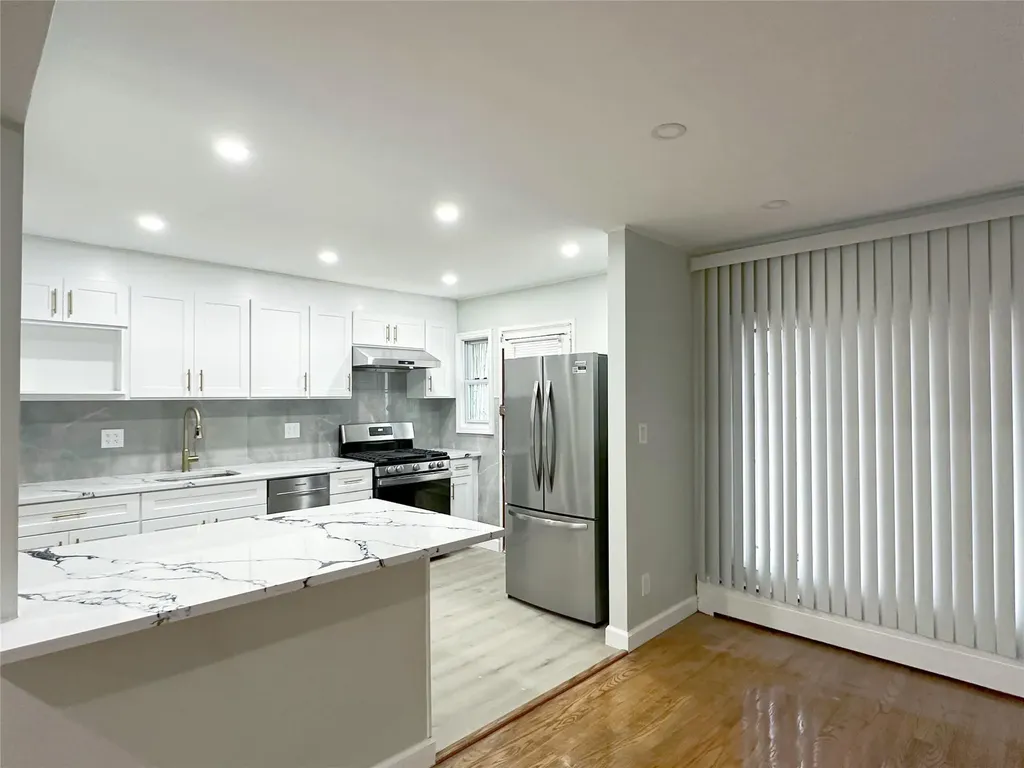 6 Rex Court Mineola NY 11501