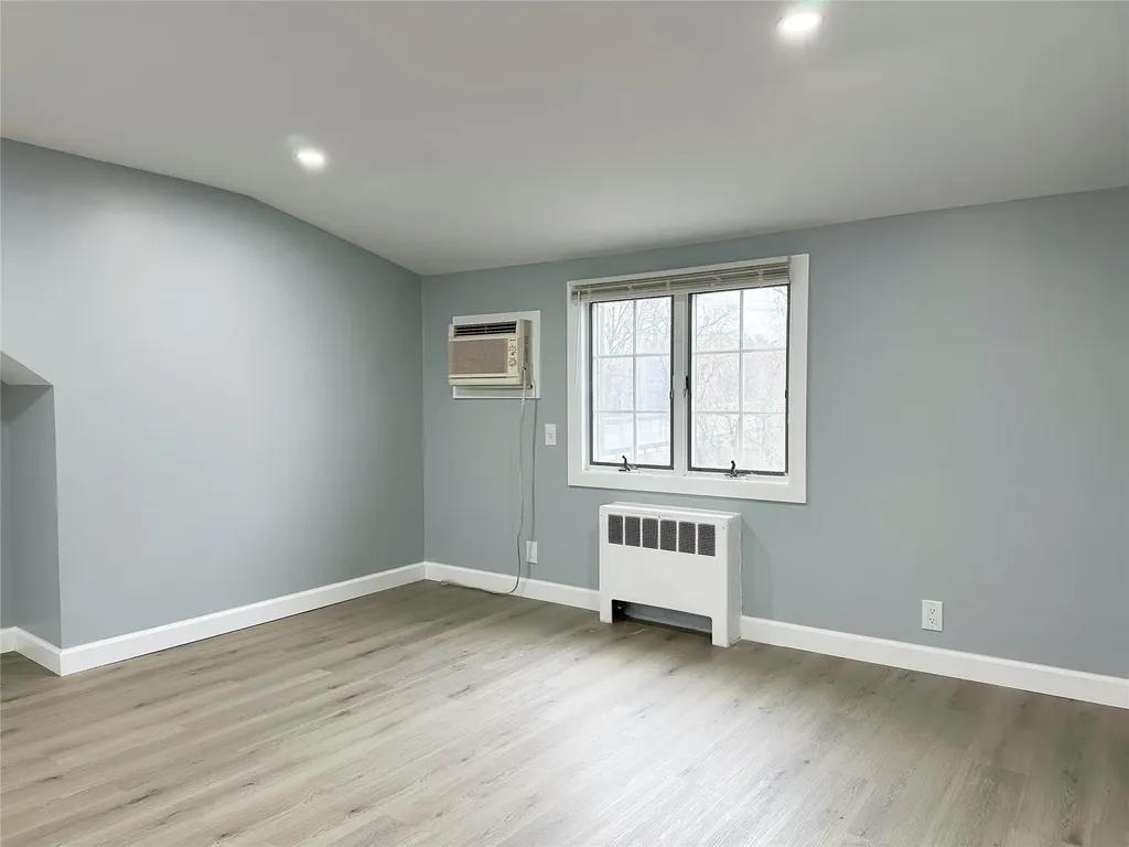 6 Rex Court Mineola NY 11501