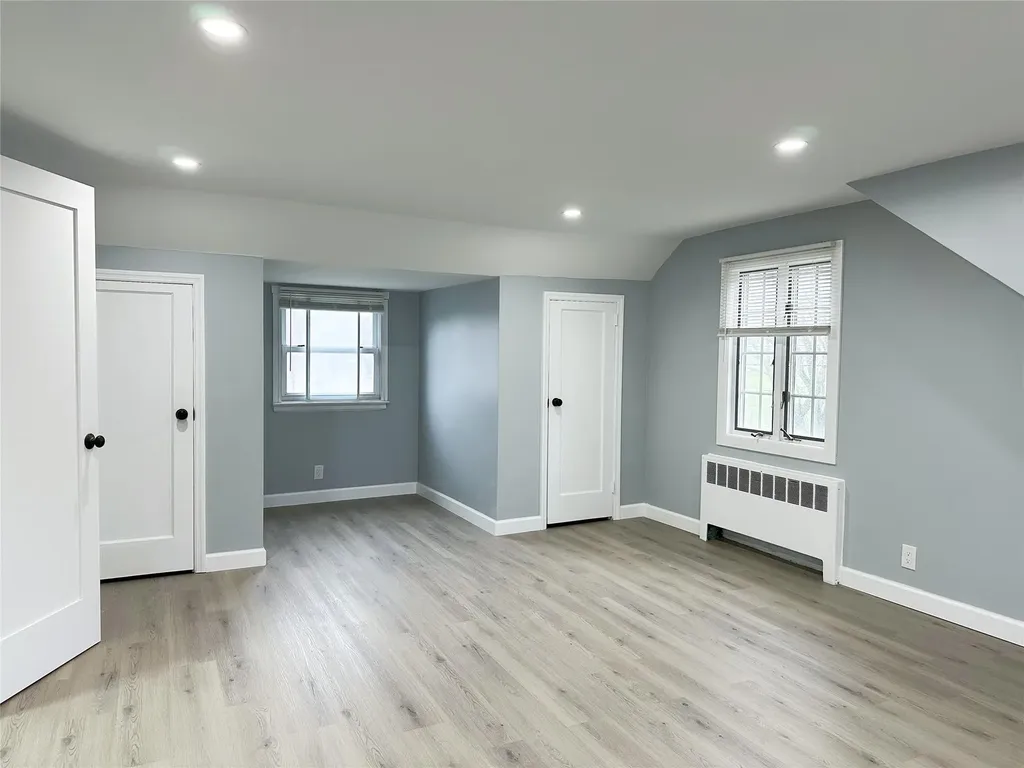 6 Rex Court Mineola NY 11501