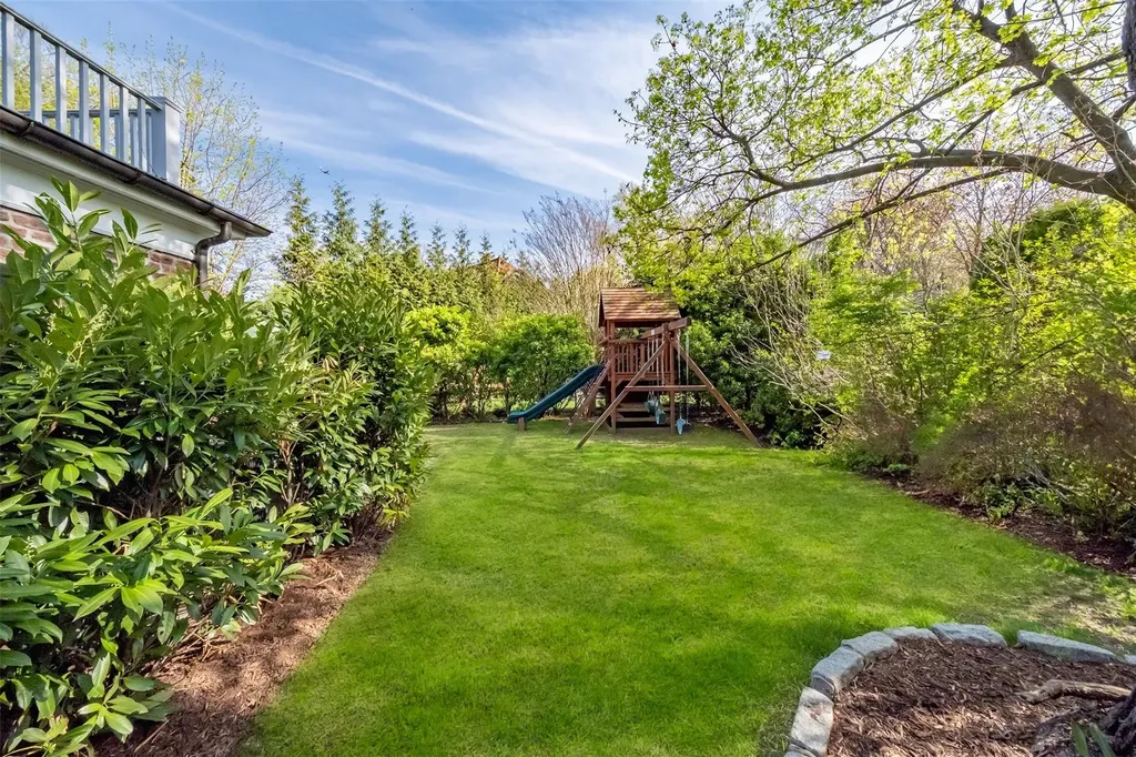 20 Stellar Place Pelham NY 10803