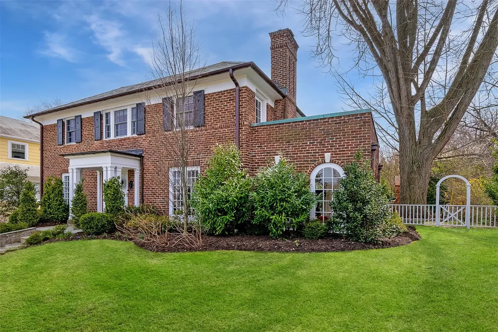 20 Stellar Place Pelham NY 10803
