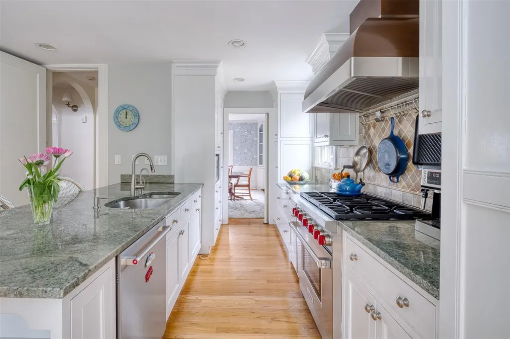 20 Stellar Place Pelham NY 10803