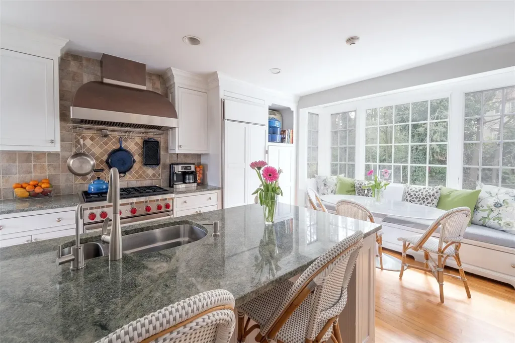 20 Stellar Place Pelham NY 10803