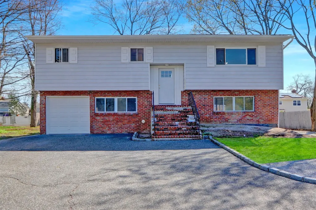 1 Thomas Avenue Bay Shore NY 11706