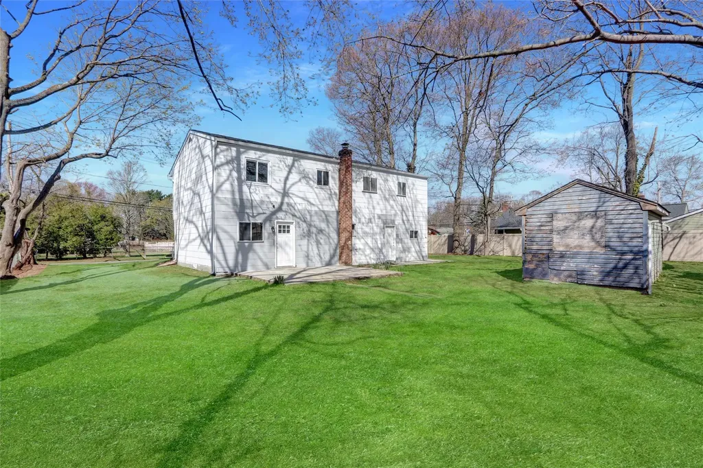 1 Thomas Avenue Bay Shore NY 11706