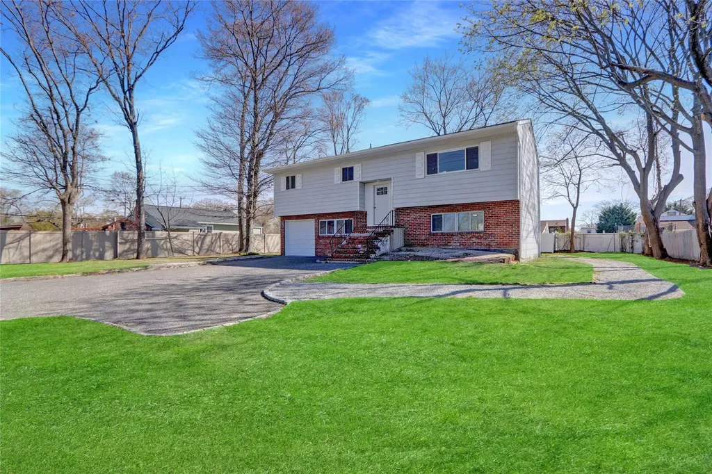 1 Thomas Avenue Bay Shore NY 11706
